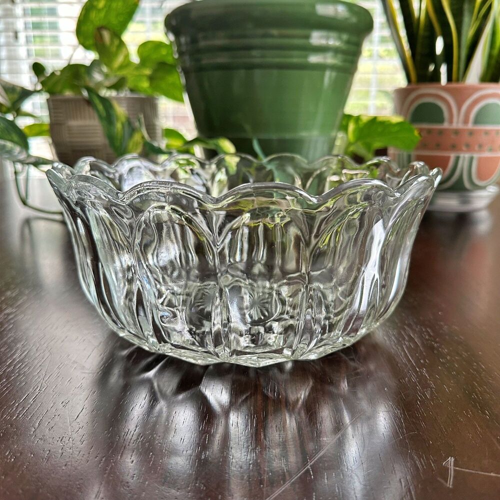 Vintage 9" Indiana Glass Serving Bowl Scalloped Rim Distinctive Starburst Design